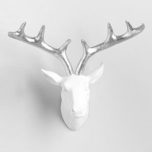 🎄 NWT Stunning World Market Winter Stag Head Silver Antlers Deer Christmas Wall